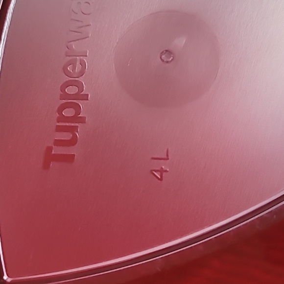 Tupperware Red Triangular Bowl - Picture 6 of 9